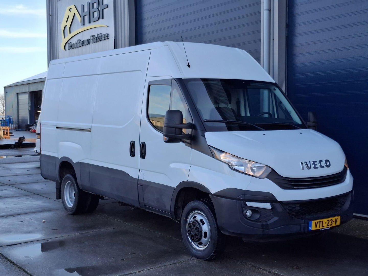 Iveco Daily 35C18V 3.0 352 H1 L2H2 / DUBBEL LUCHT / 180 PK / DUBBELE SCHUIFDEUR / EURO 6