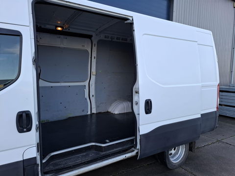 Iveco Daily 35C18V 3.0 352 H1 L2H2 / DUBBEL LUCHT / 180 PK / DUBBELE SCHUIFDEUR / EURO 6