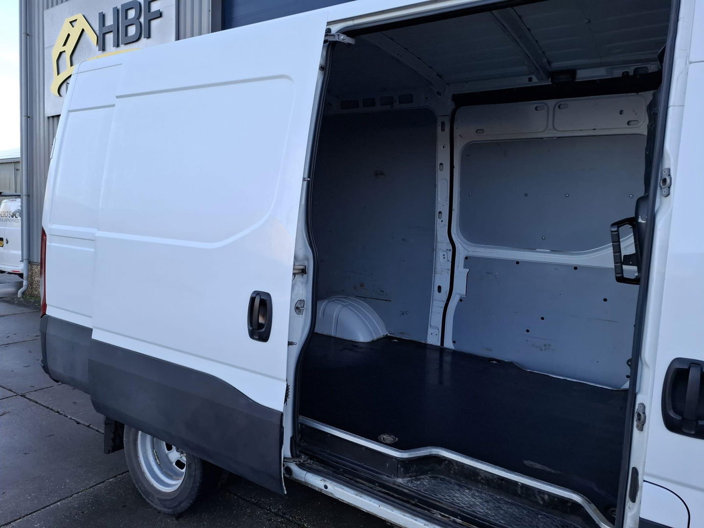 Iveco Daily 35C18V 3.0 352 H1 L2H2 / DUBBEL LUCHT / 180 PK / DUBBELE SCHUIFDEUR / EURO 6