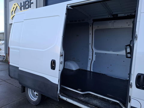 Iveco Daily 35C18V 3.0 352 H1 L2H2 / DUBBEL LUCHT / 180 PK / DUBBELE SCHUIFDEUR / EURO 6