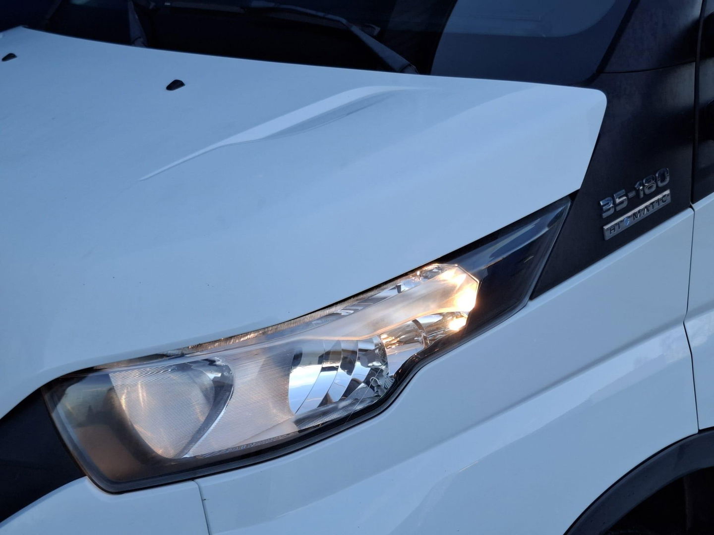 Iveco Daily 35C18V 3.0 352 H1 L2H2 / DUBBEL LUCHT / 180 PK / DUBBELE SCHUIFDEUR / EURO 6