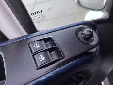 Iveco Daily 35C18V 3.0 352 H1 L2H2 / DUBBEL LUCHT / 180 PK / DUBBELE SCHUIFDEUR / EURO 6