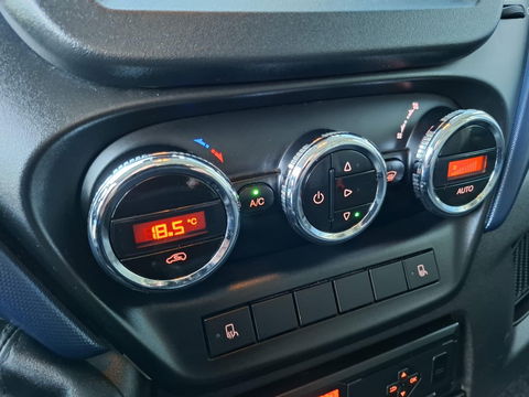 Iveco Daily 35C18V 3.0 352 H1 L2H2 / DUBBEL LUCHT / 180 PK / DUBBELE SCHUIFDEUR / EURO 6