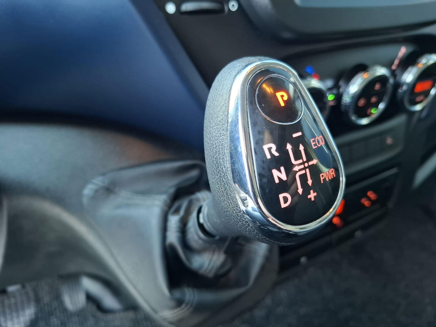 Iveco Daily 35C18V 3.0 352 H1 L2H2 / DUBBEL LUCHT / 180 PK / DUBBELE SCHUIFDEUR / EURO 6