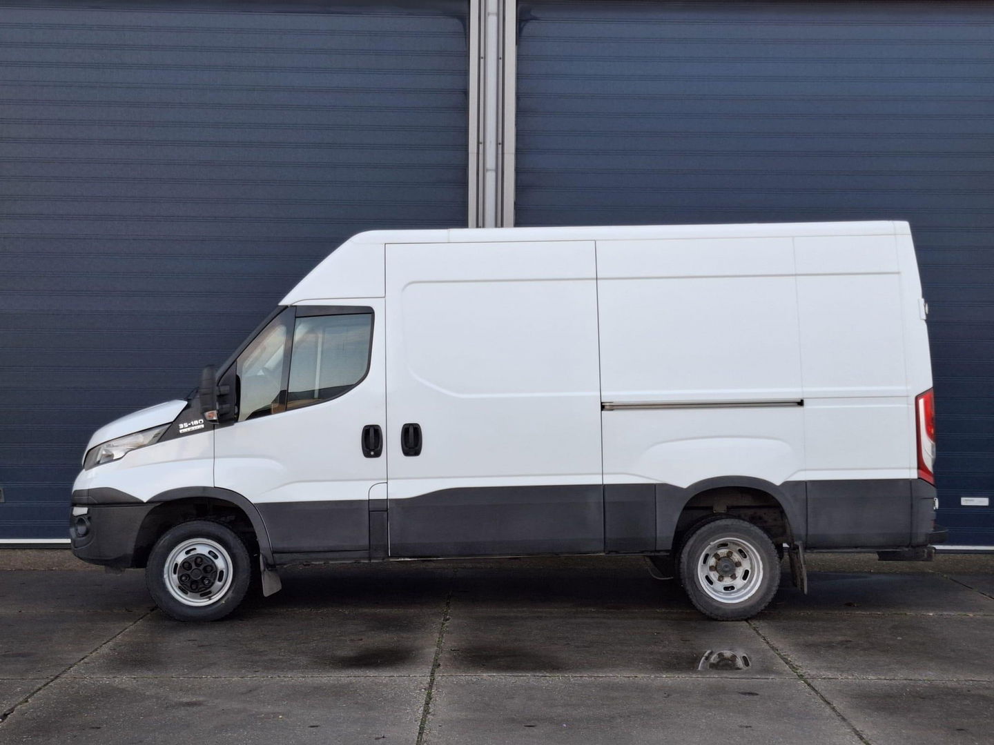Iveco Daily 35C18V 3.0 352 H1 L2H2 / DUBBEL LUCHT / 180 PK / DUBBELE SCHUIFDEUR / EURO 6