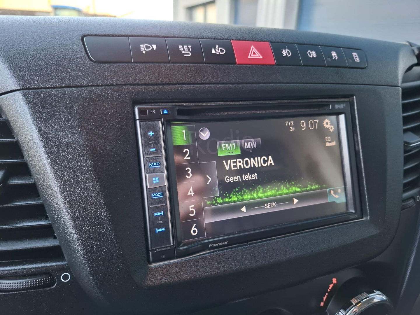 Iveco Daily 35C18V 3.0 352 H1 L2H2 / DUBBEL LUCHT / 180 PK / DUBBELE SCHUIFDEUR / EURO 6