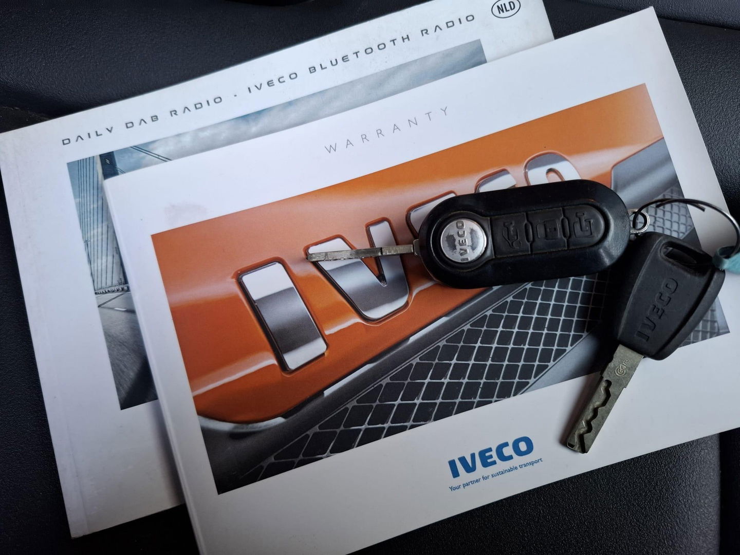 Iveco Daily 35C18V 3.0 352 H1 L2H2 / DUBBEL LUCHT / 180 PK / DUBBELE SCHUIFDEUR / EURO 6