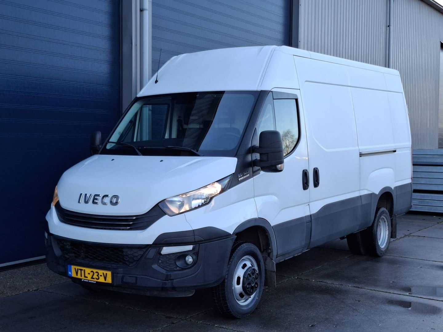 Iveco Daily 35C18V 3.0 352 H1 L2H2 / DUBBEL LUCHT / 180 PK / DUBBELE SCHUIFDEUR / EURO 6