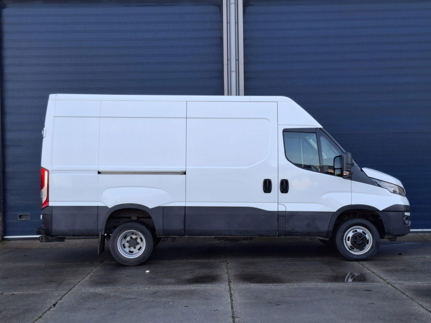 Iveco Daily 35C18V 3.0 352 H1 L2H2 / DUBBEL LUCHT / 180 PK / DUBBELE SCHUIFDEUR / EURO 6