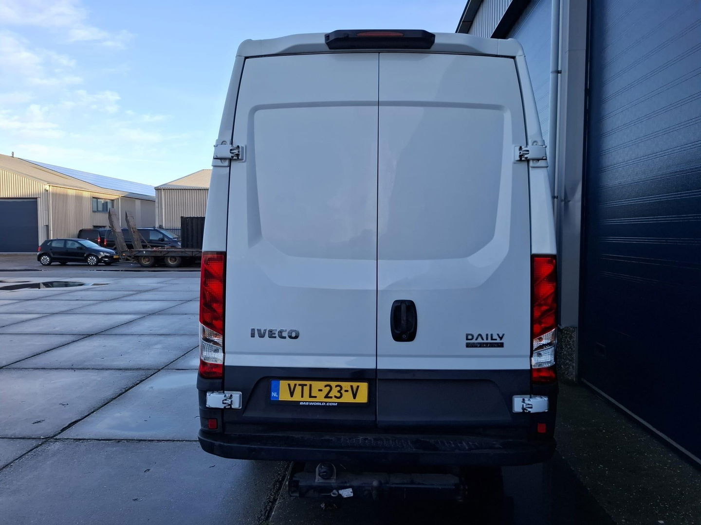 Iveco Daily 35C18V 3.0 352 H1 L2H2 / DUBBEL LUCHT / 180 PK / DUBBELE SCHUIFDEUR / EURO 6