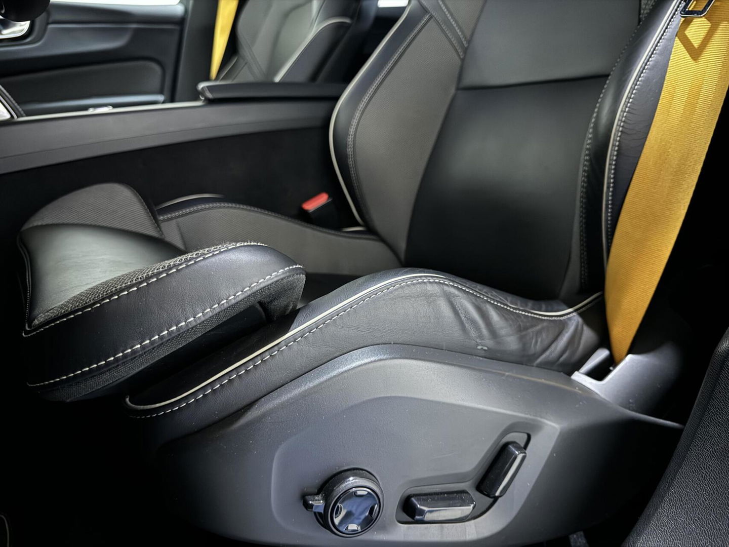 Volvo XC60 2.0 T8 AWD Polestar Engineered H/K Pano HUD ACC