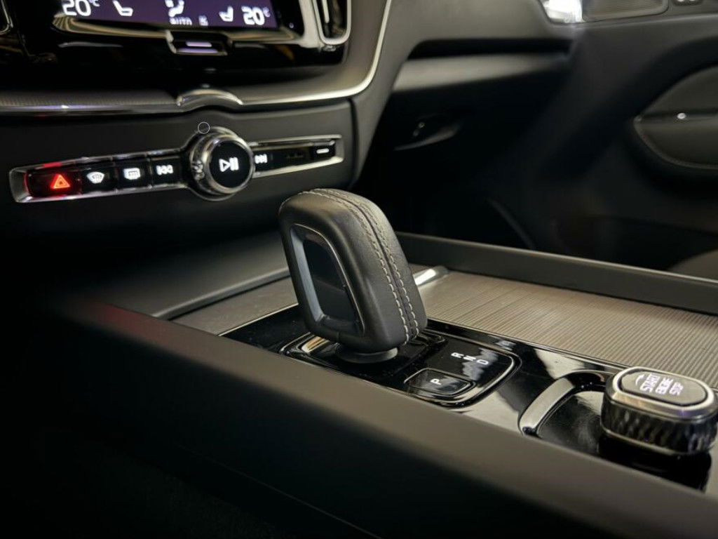 Volvo XC60 2.0 T8 AWD Polestar Engineered H/K Pano HUD ACC