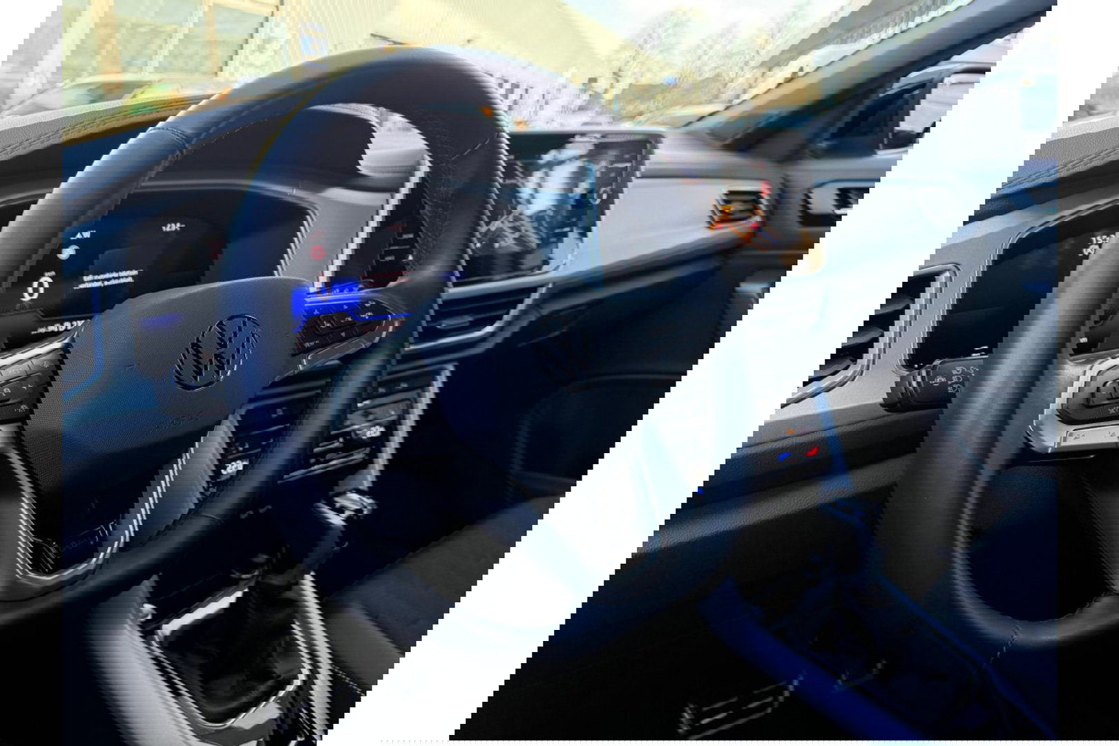 Volkswagen T-Roc 2.0 TDI AUTOMAAT 150PK GOAL AIRCO NAVI PDC-CAMERA.