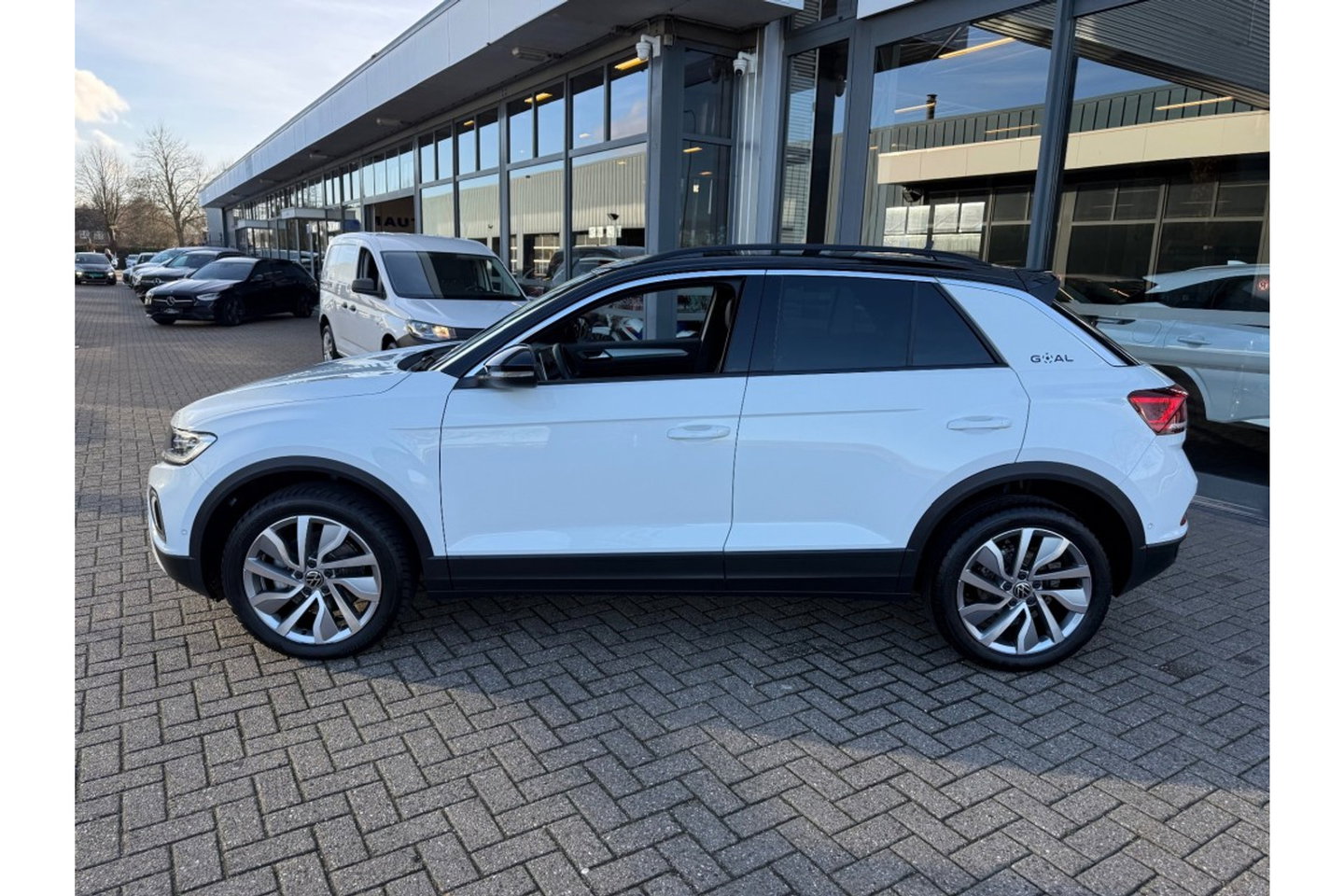 Volkswagen T-Roc 2.0 TDI AUTOMAAT 150PK GOAL AIRCO NAVI PDC-CAMERA.