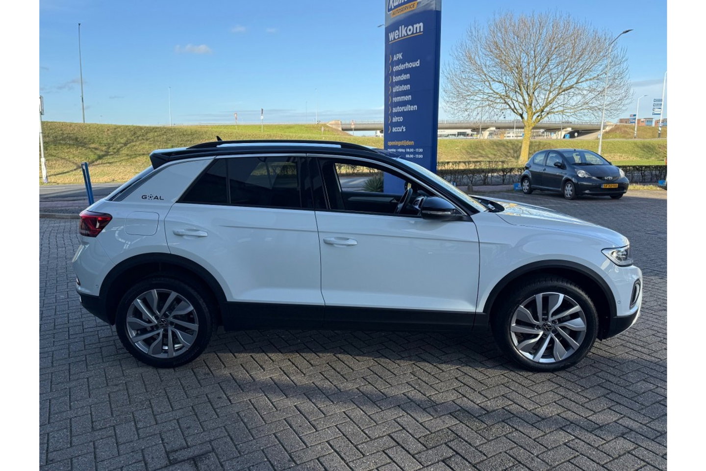 Volkswagen T-Roc 2.0 TDI AUTOMAAT 150PK GOAL AIRCO NAVI PDC-CAMERA.