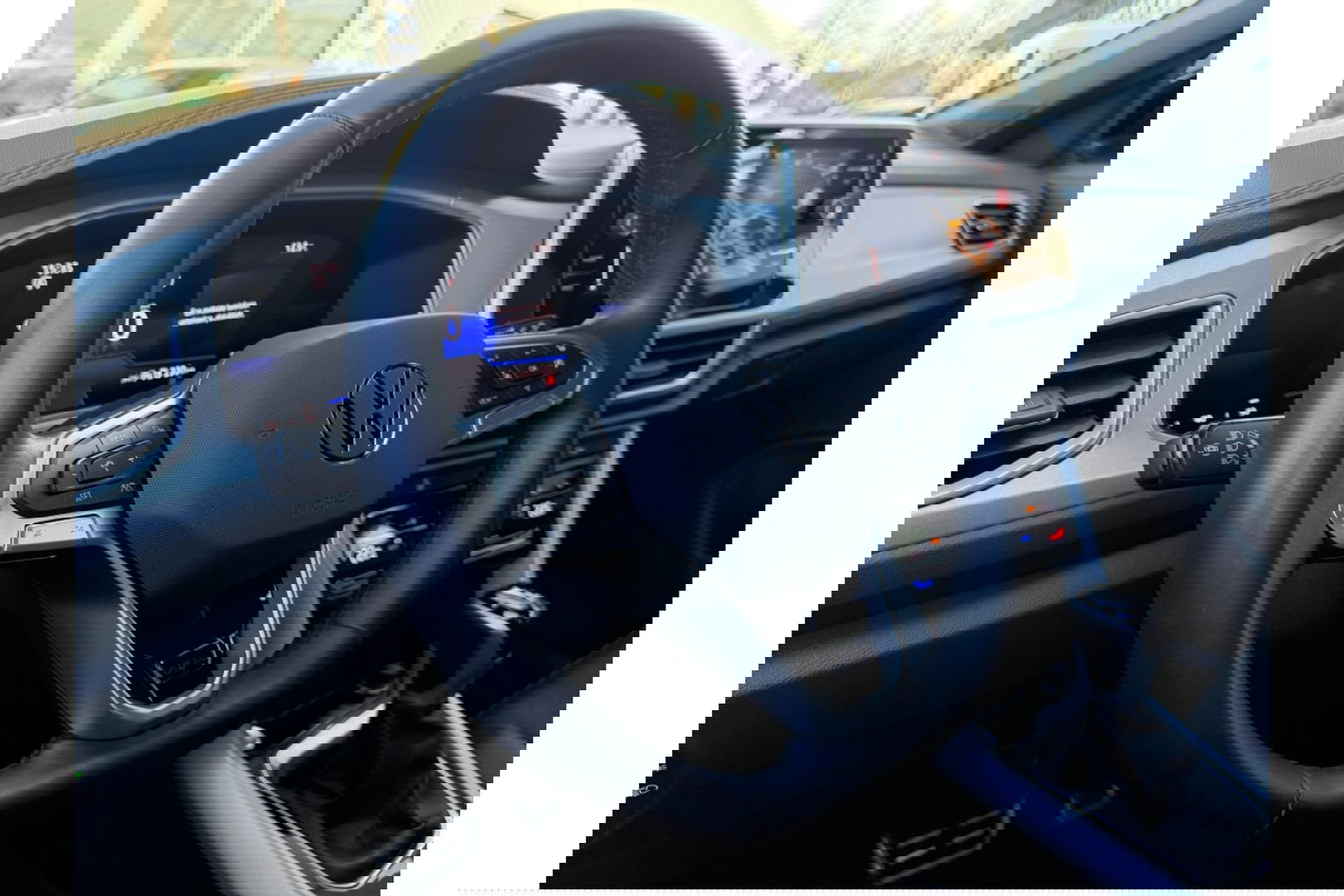 Volkswagen T-Roc 2.0 TDI AUTOMAAT 150PK GOAL AIRCO NAVI PDC-CAMERA.