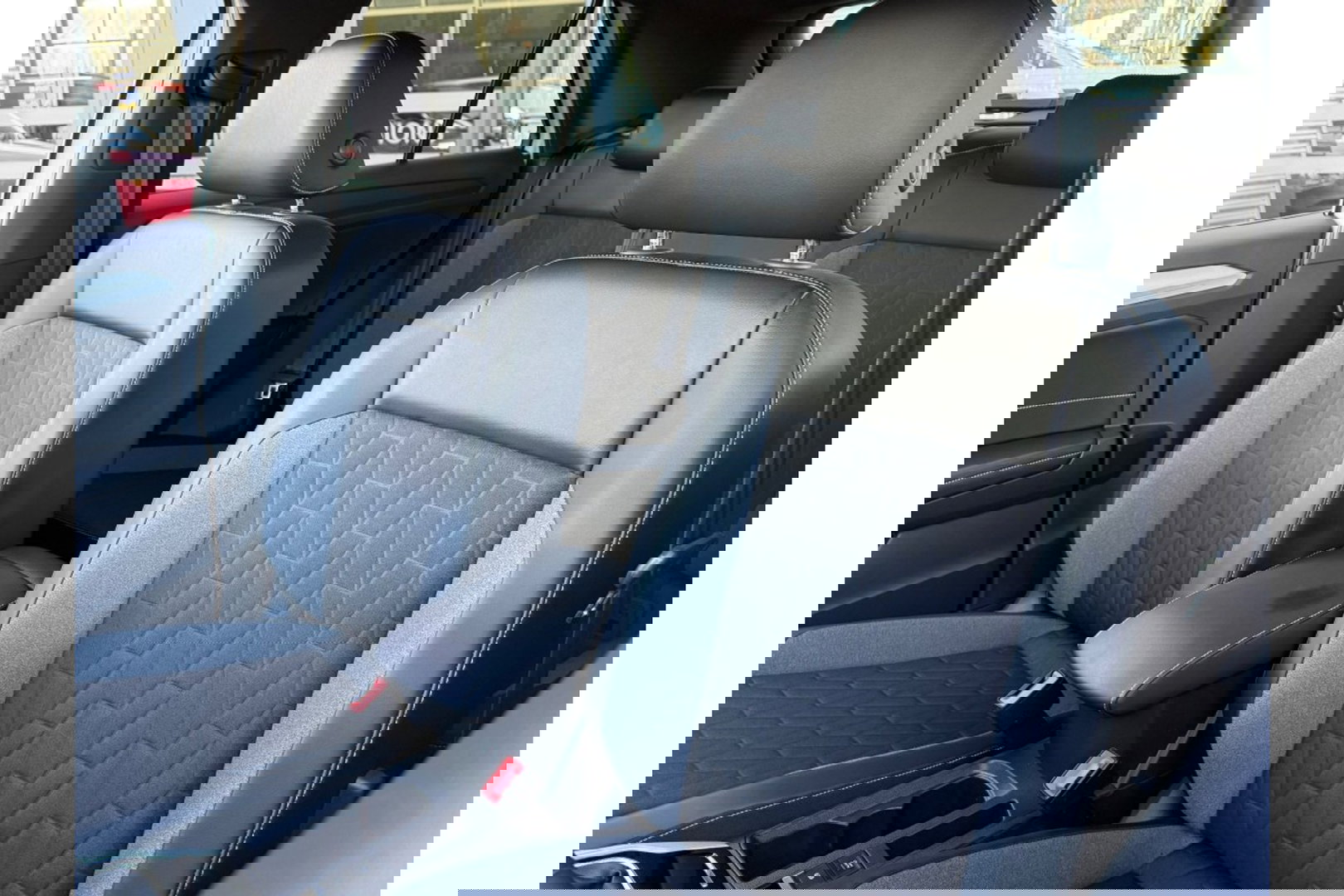 Volkswagen T-Roc 2.0 TDI AUTOMAAT 150PK GOAL AIRCO NAVI PDC-CAMERA.