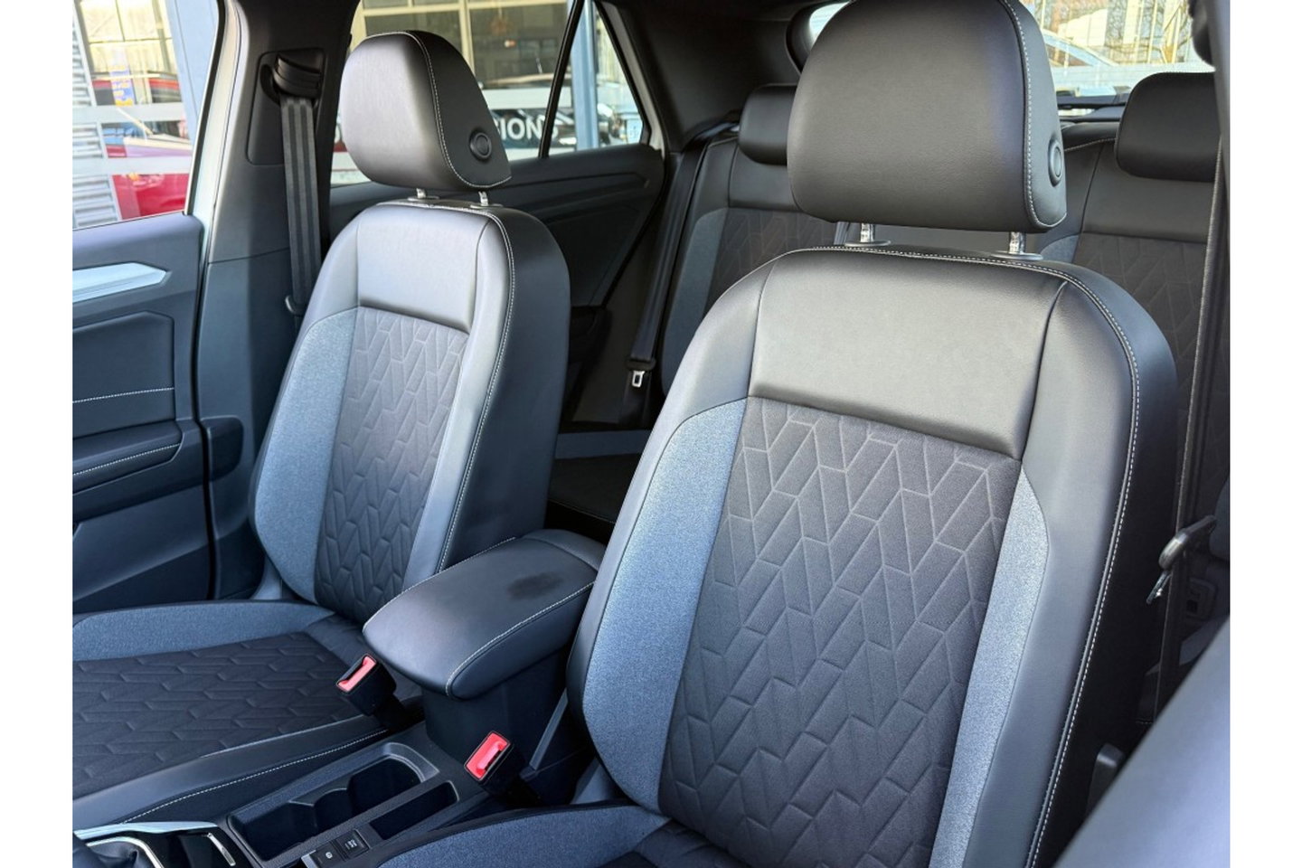 Volkswagen T-Roc 2.0 TDI AUTOMAAT 150PK GOAL AIRCO NAVI PDC-CAMERA.