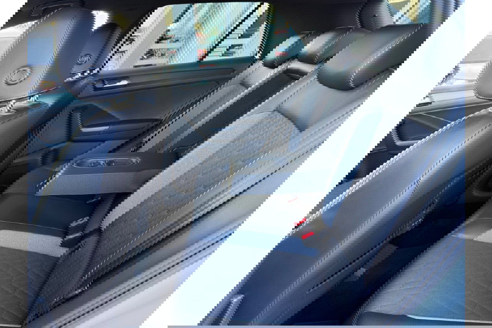 Volkswagen T-Roc 2.0 TDI AUTOMAAT 150PK GOAL AIRCO NAVI PDC-CAMERA.