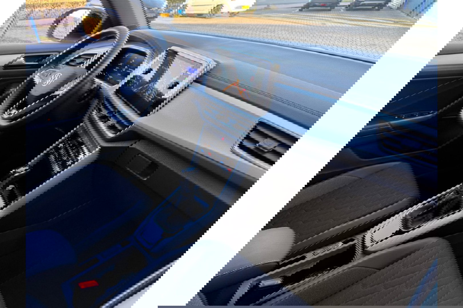 Volkswagen T-Roc 2.0 TDI AUTOMAAT 150PK GOAL AIRCO NAVI PDC-CAMERA.