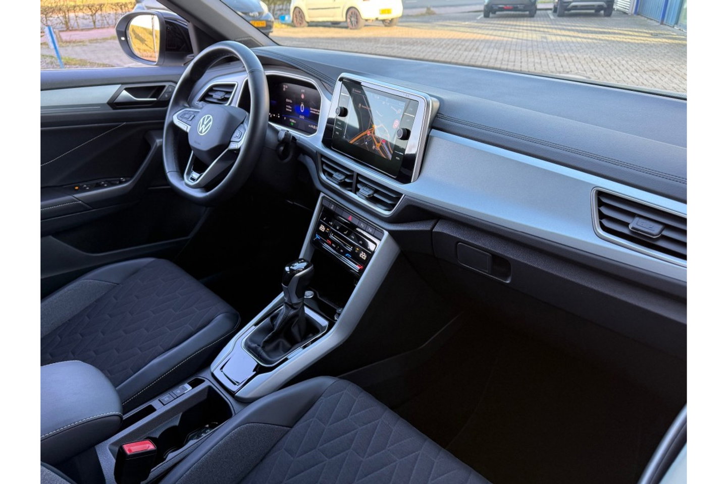 Volkswagen T-Roc 2.0 TDI AUTOMAAT 150PK GOAL AIRCO NAVI PDC-CAMERA.