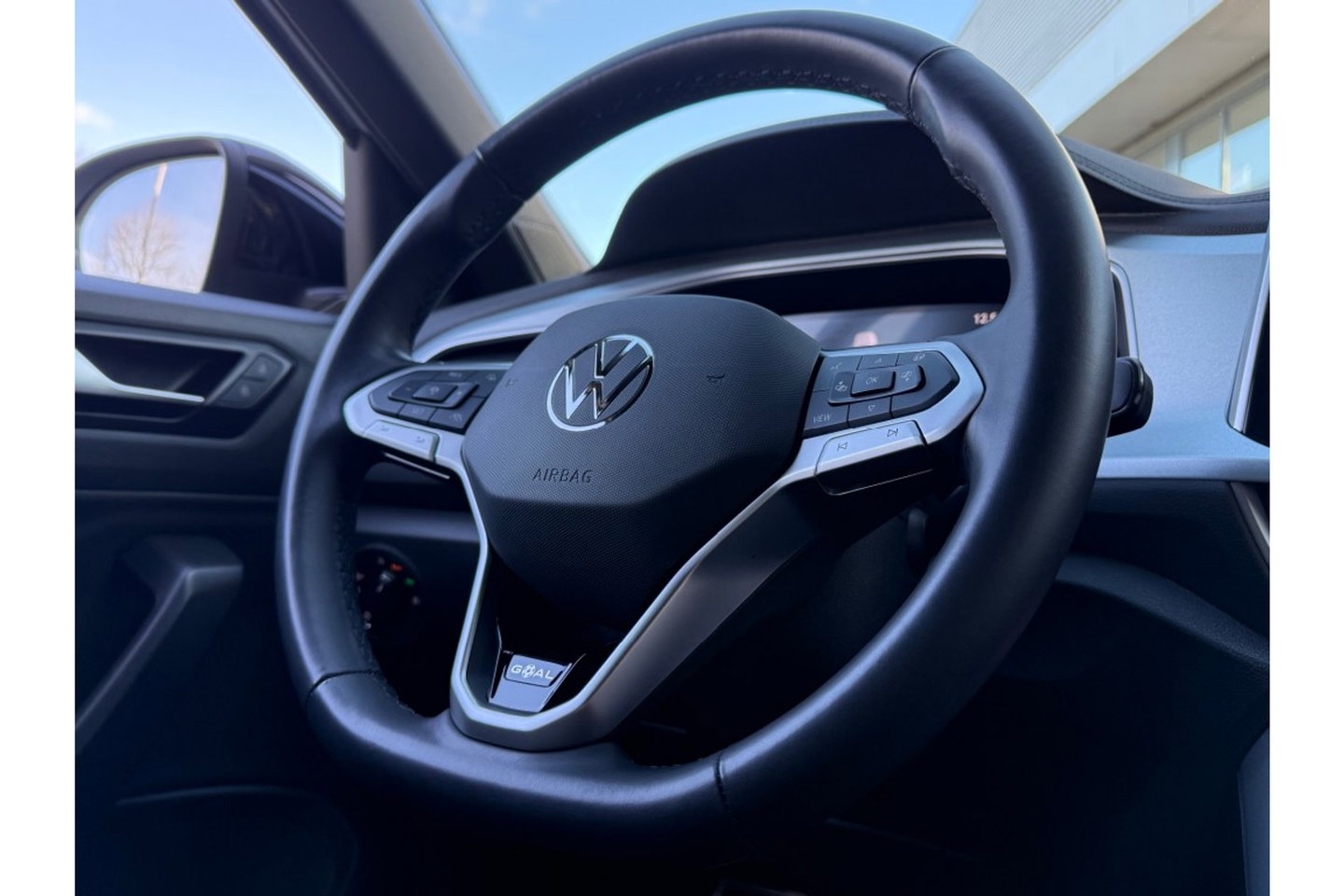 Volkswagen T-Roc 2.0 TDI AUTOMAAT 150PK GOAL AIRCO NAVI PDC-CAMERA.