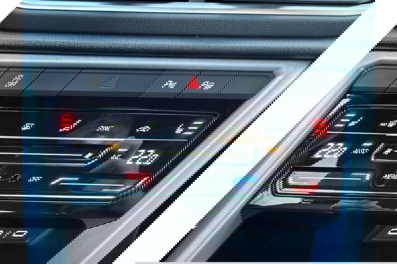 Volkswagen T-Roc 2.0 TDI AUTOMAAT 150PK GOAL AIRCO NAVI PDC-CAMERA.