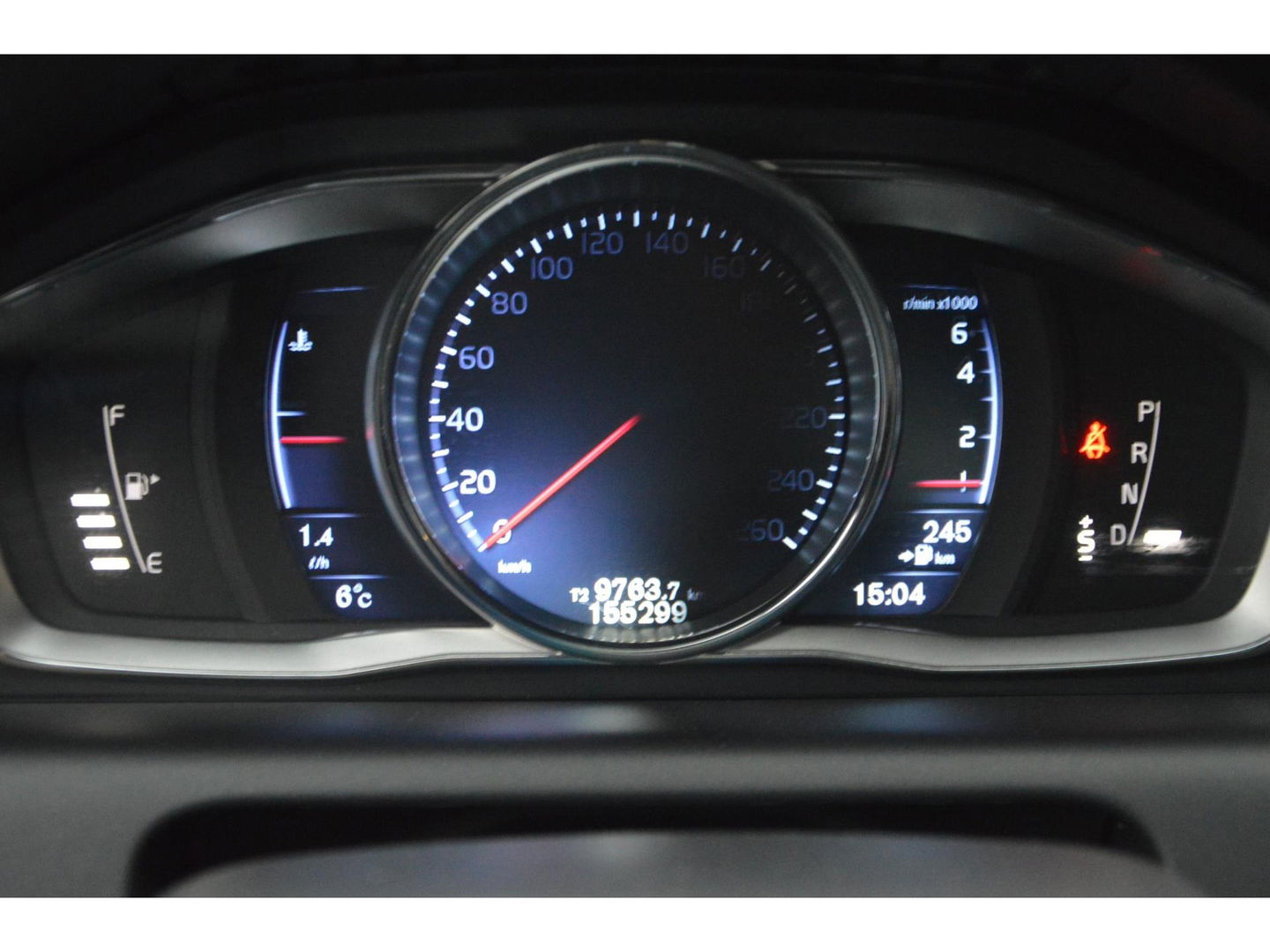 Volvo XC60 T5 R-Design| Panoramadak | Camera | Trekhaak | Stoelverwarming | Leer | Bluetooth | Elektrische stoelen |