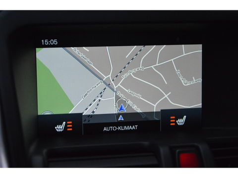 Volvo XC60 T5 R-Design| Panoramadak | Camera | Trekhaak | Stoelverwarming | Leer | Bluetooth | Elektrische stoelen |