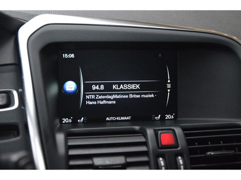 Volvo XC60 T5 R-Design| Panoramadak | Camera | Trekhaak | Stoelverwarming | Leer | Bluetooth | Elektrische stoelen |