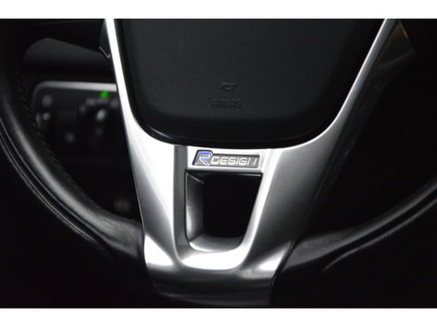 Volvo XC60 T5 R-Design| Panoramadak | Camera | Trekhaak | Stoelverwarming | Leer | Bluetooth | Elektrische stoelen |