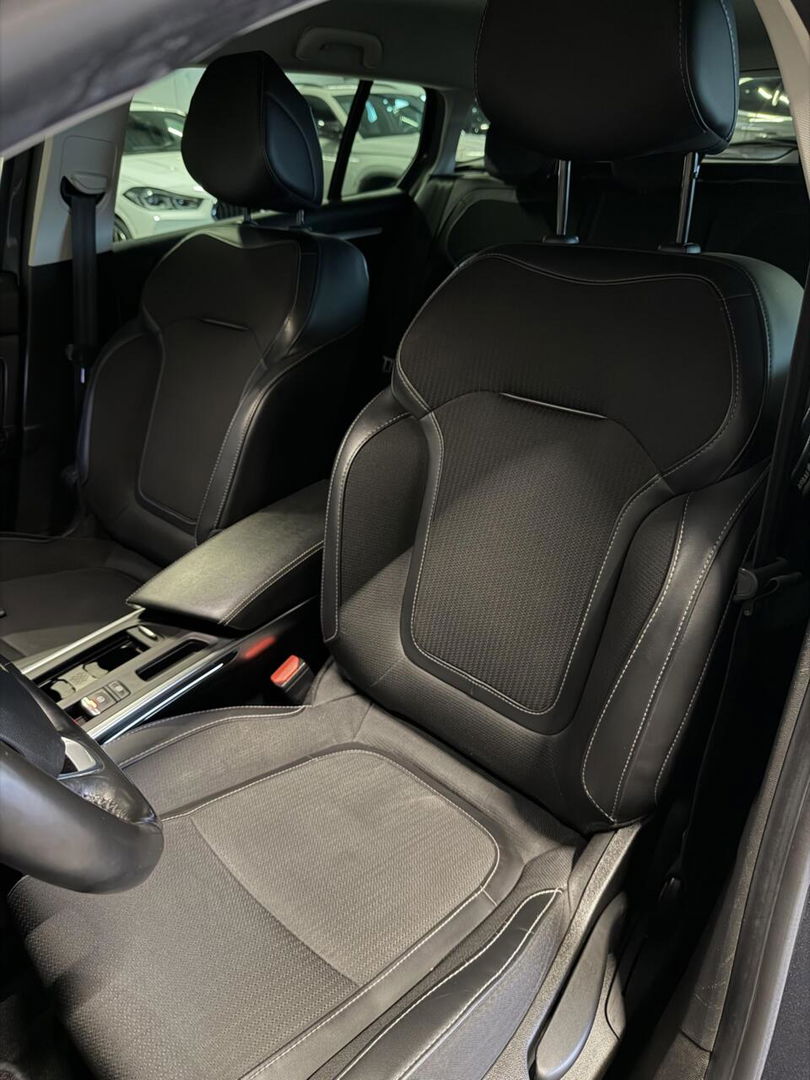 Renault Mégane Estate 1.3 TCe Intens 158PK Trekhaak Carplay