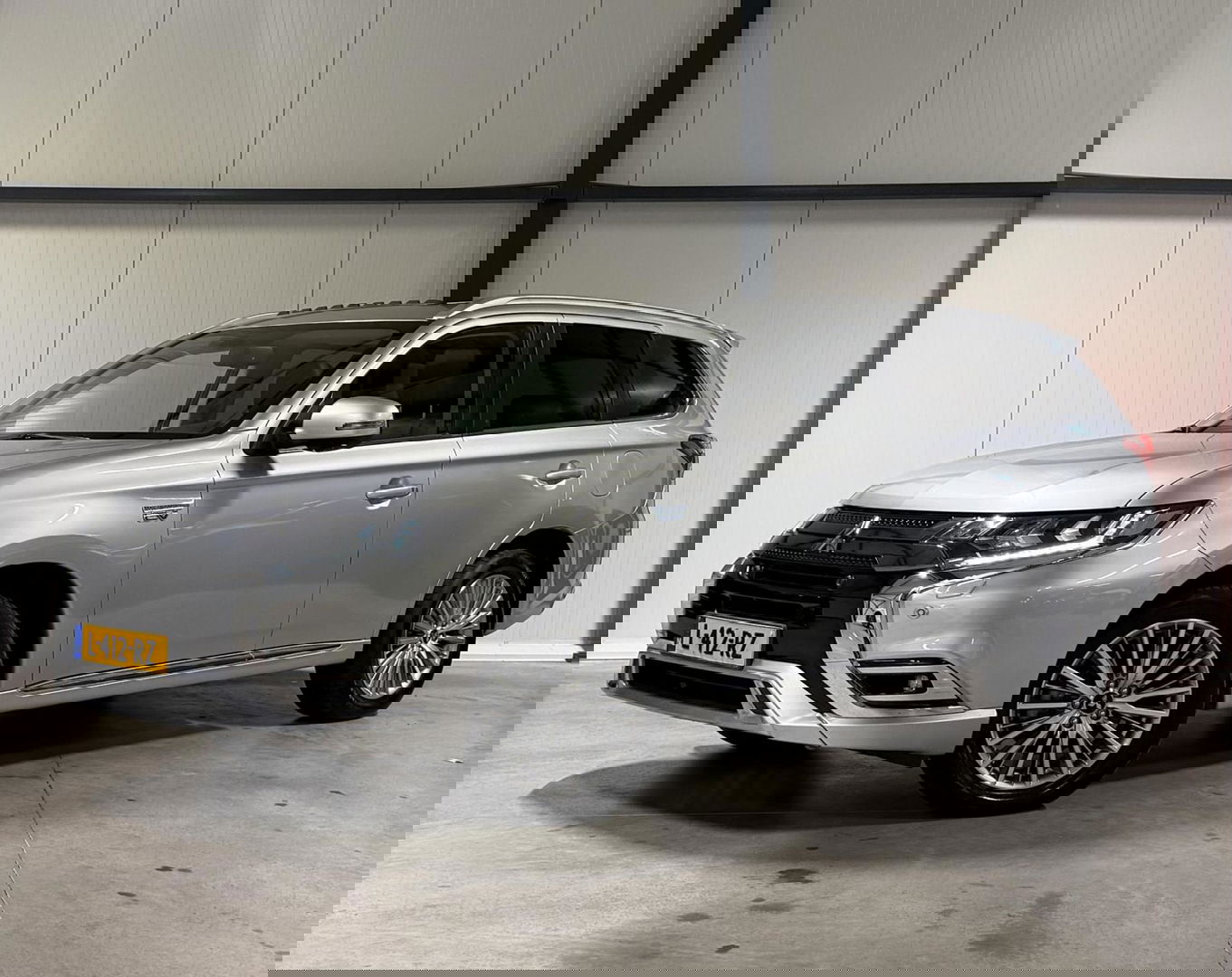 Mitsubishi Outlander 2.4 PHEV Intense+ AWD Camera Carplay