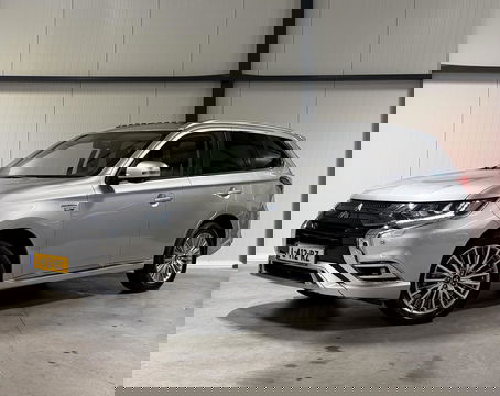 Mitsubishi Outlander 2.4 PHEV Intense+ AWD Camera Carplay