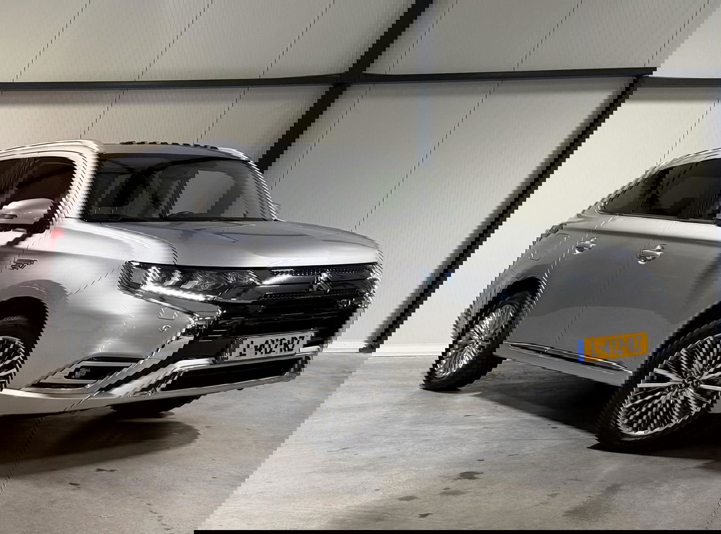 Mitsubishi Outlander 2.4 PHEV Intense+ AWD Camera Carplay