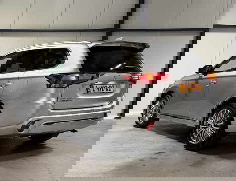 Mitsubishi Outlander 2.4 PHEV Intense+ AWD Camera Carplay