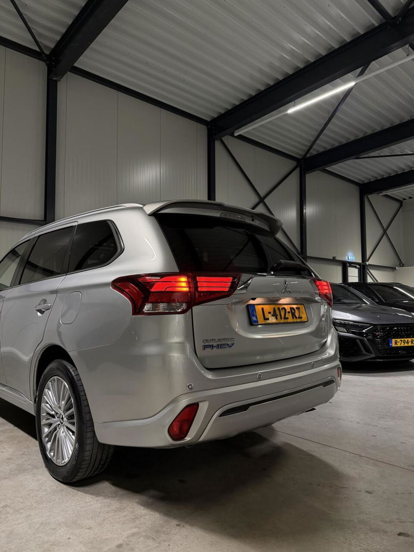 Mitsubishi Outlander 2.4 PHEV Intense+ AWD Camera Carplay