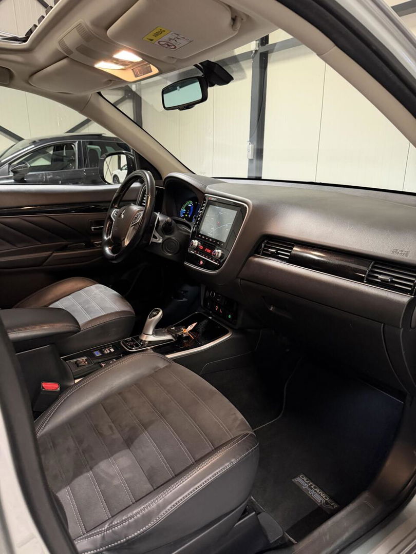 Mitsubishi Outlander 2.4 PHEV Intense+ AWD Camera Carplay