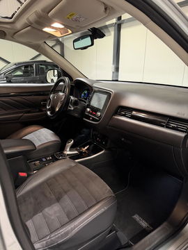 Mitsubishi Outlander 2.4 PHEV Intense+ AWD Camera Carplay
