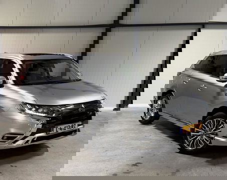 Mitsubishi Outlander 2.4 PHEV Intense+ AWD Camera Carplay