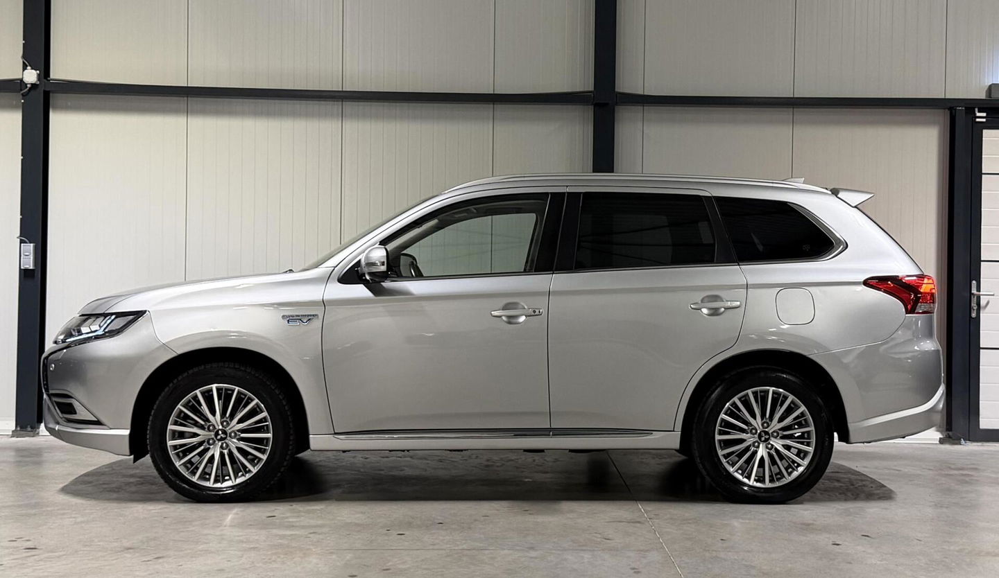 Mitsubishi Outlander 2.4 PHEV Intense+ AWD Camera Carplay