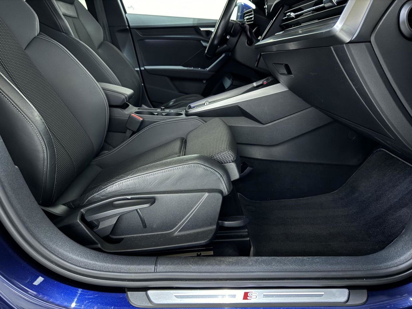 Audi A3 Limousine 35 TFSI S-Line Black Edition CarPlay Camera