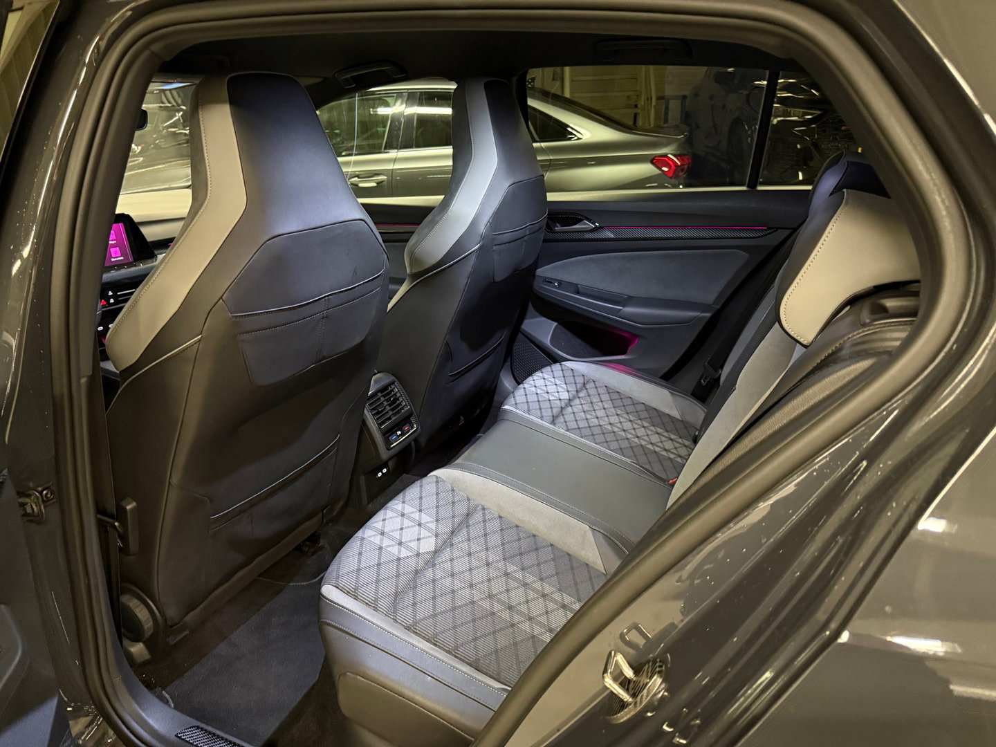 Volkswagen Golf 1.5 eTSI R-Line Business 8R Pack|Keyless|IQ