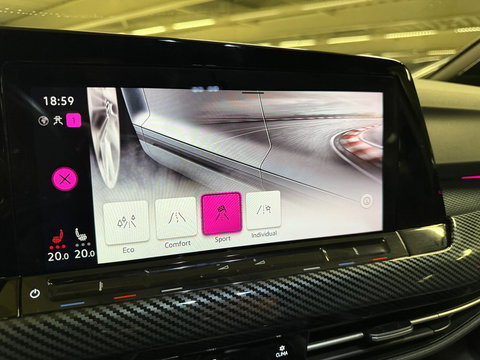 Volkswagen Golf 1.5 eTSI R-Line Business 8R Pack|Keyless|IQ