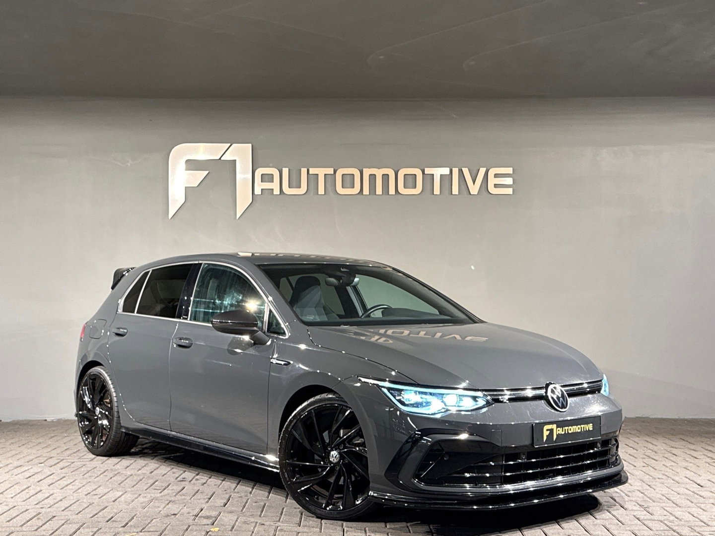 Volkswagen Golf 1.5 eTSI R-Line Business 8R Pack|Keyless|IQ