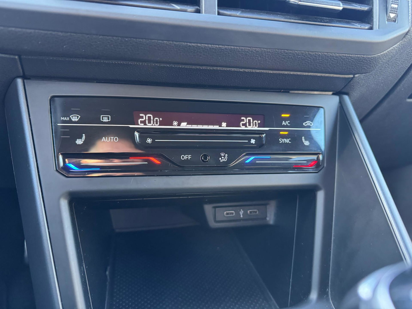 Volkswagen Taigo 1.0 TSI 3X R-Line DSG Virtual Led Clima Camera