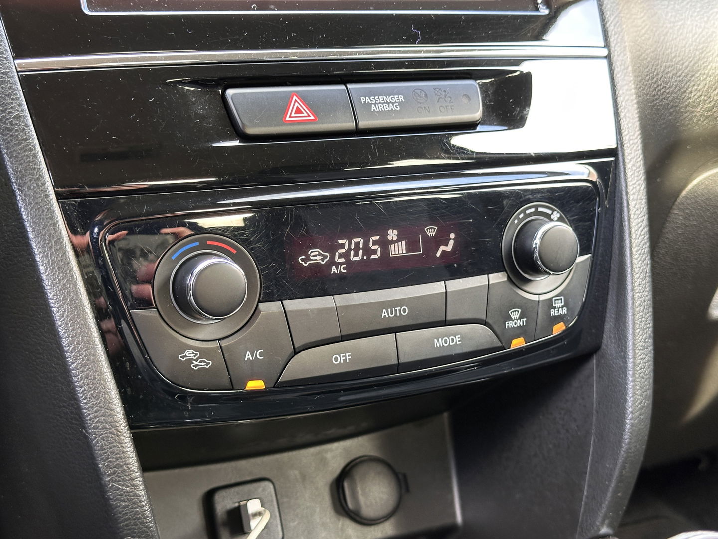 Suzuki Vitara 1.0 Boosterjet Select | Origineel Nederlands | Cruise Control | Achteruitrijcamera | Apple Carplay | Stoelverwarming | Android Auto | DAB |