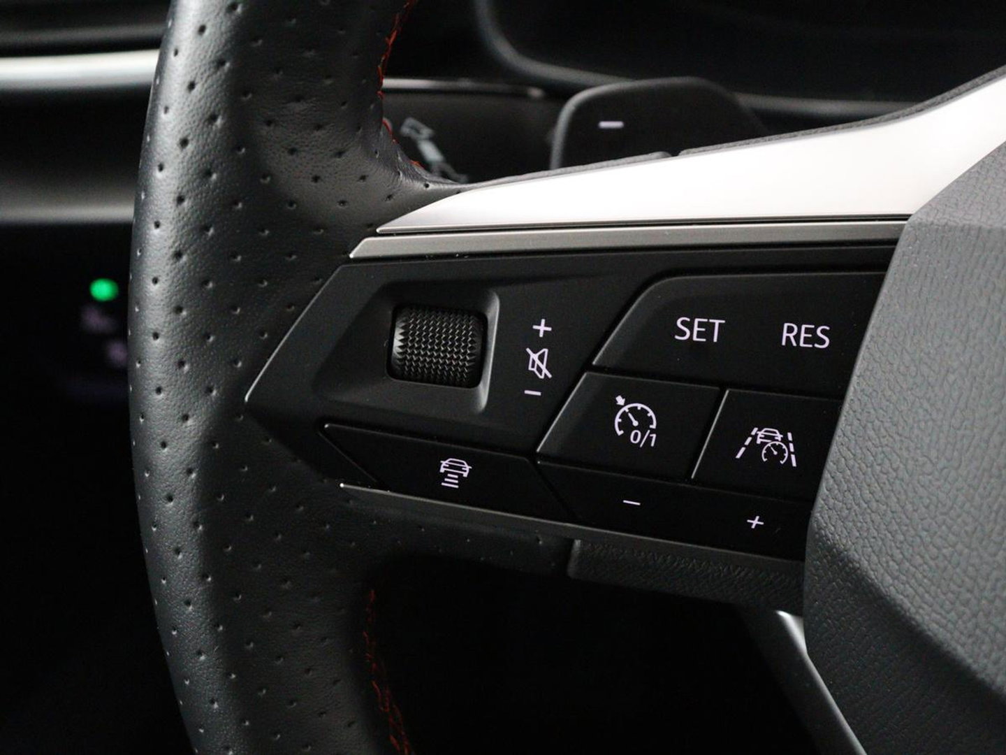 SEAT Leon 1.4 TSI eHybrid PHEV FR | Stoel & stuurverwarming | Camera | Adaptive cruise | Carplay | Navigatie | Sfeerverlichting | Park Assist | Climate control | Full LED | PHEV | Plug In