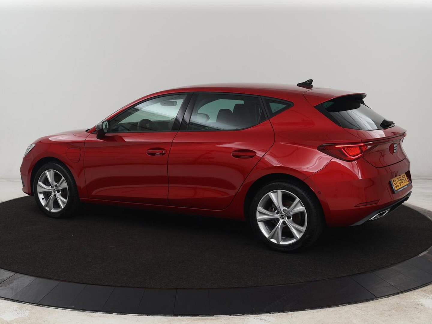SEAT Leon 1.4 TSI eHybrid PHEV FR | Stoel & stuurverwarming | Camera | Adaptive cruise | Carplay | Navigatie | Sfeerverlichting | Park Assist | Climate control | Full LED | PHEV | Plug In