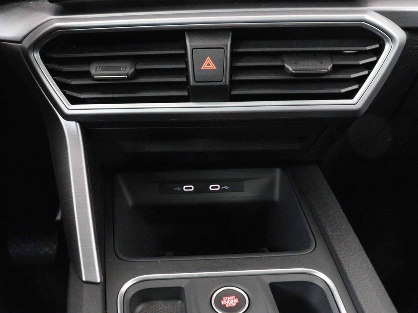 SEAT Leon 1.4 TSI eHybrid PHEV FR | Stoel & stuurverwarming | Camera | Adaptive cruise | Carplay | Navigatie | Sfeerverlichting | Park Assist | Climate control | Full LED | PHEV | Plug In